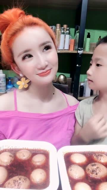 刘大瓜吃毛蛋,趣味横生美食体验