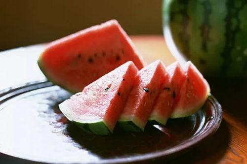 冬天吃瓜图,冬日暖阳下的“冰火两重天”吃瓜记