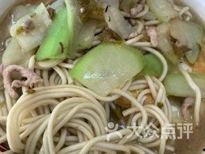 杭州炒面吃瓜,一勺香浓，一瓜解暑，夏日里的味蕾盛宴